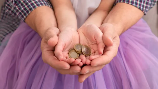 dad-and-his-daughter-holding-coins-in-hands-togeth-2026-01-08-23-10-00-utc-697b75c7ad411